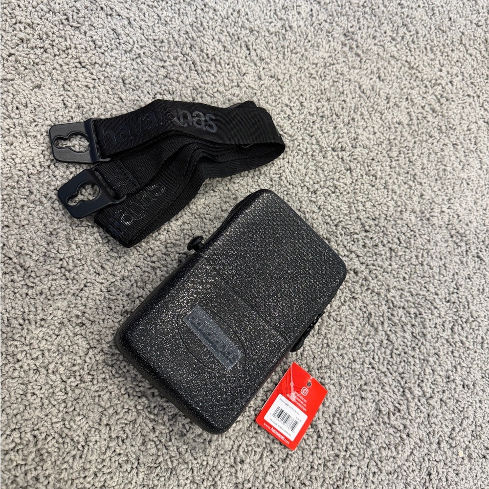 Havaianas Black Textured Crossbody Pouch with Branded Strap